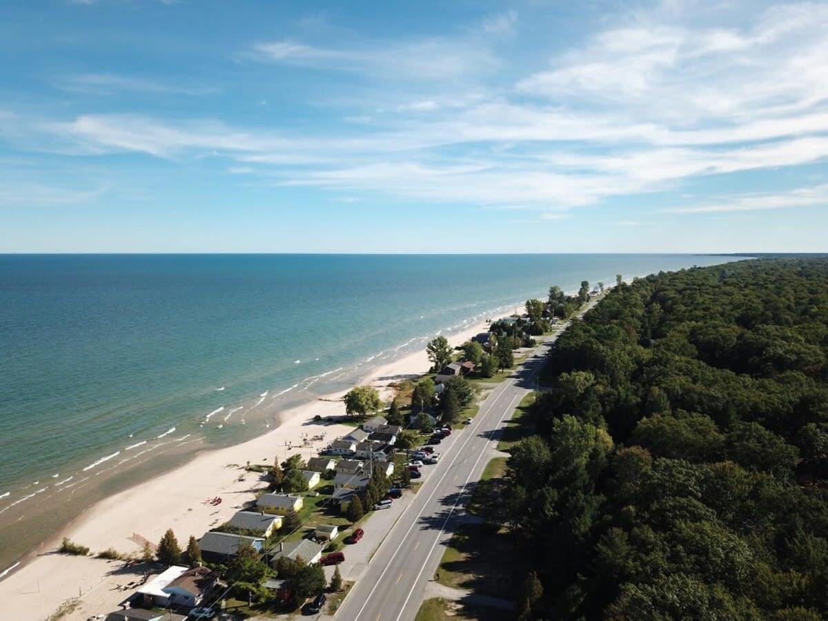 Beach Club Of Oscoda Beach House On Lake Huron Villa Exterior photo