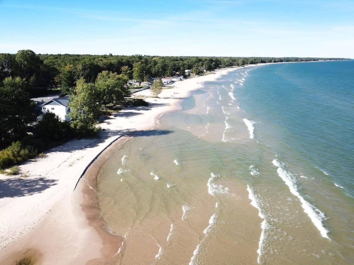 Beach Club Of Oscoda Beach House On Lake Huron Villa Exterior photo