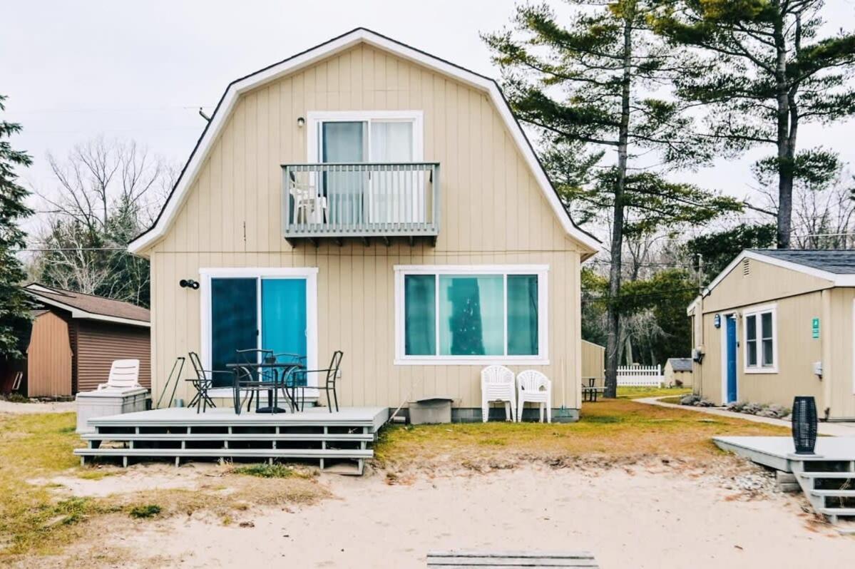 Beach Club Of Oscoda Beach House On Lake Huron Villa Exterior photo