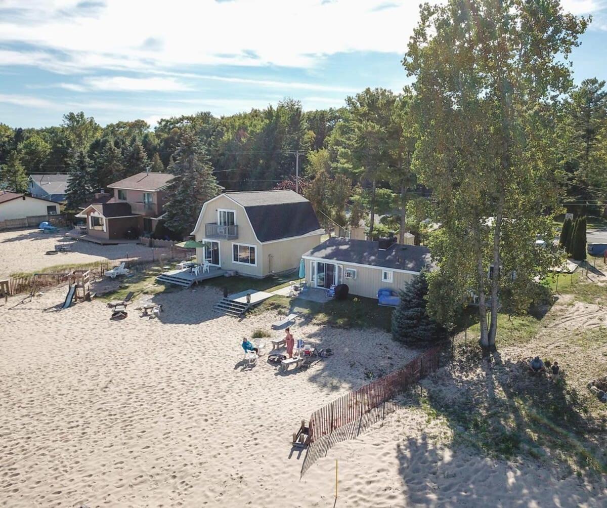 Beach Club Of Oscoda Beach House On Lake Huron Villa Exterior photo