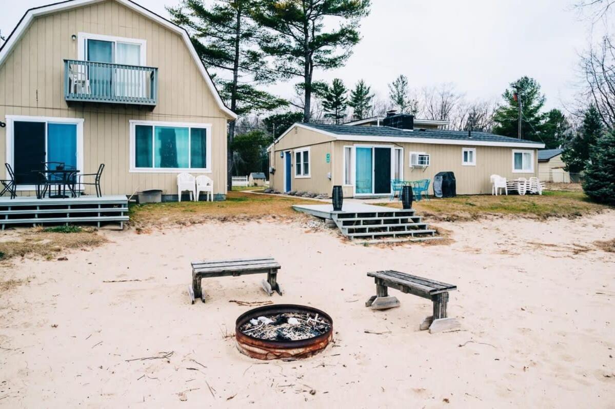 Beach Club Of Oscoda Beach House On Lake Huron Villa Exterior photo